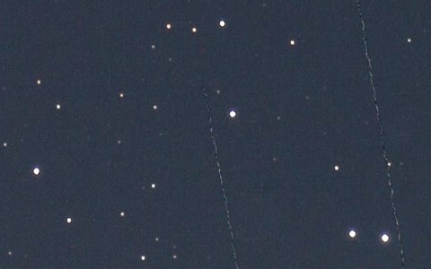After: the two trails are dim, broken lines and the stars are unchanged